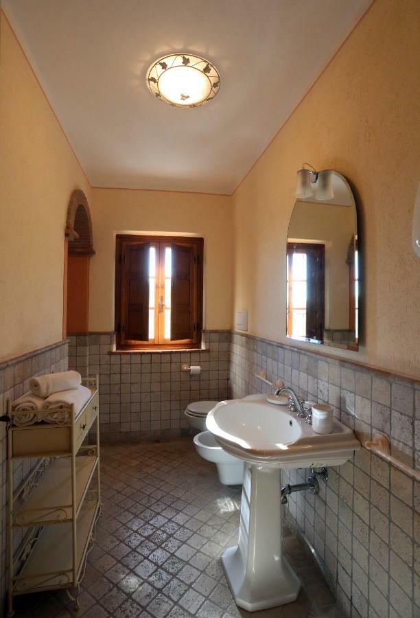 Molino Del Rotone Guest House Buti Екстериор снимка